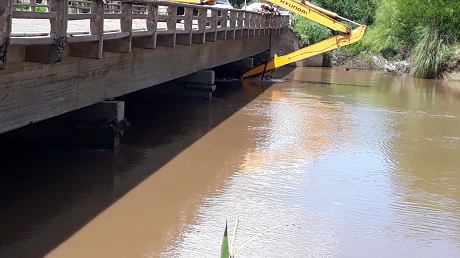 RN 1V09 - SITUACION DE AYER LUEGO PRIMERA PARTE LIMPIEZA PUENTE RIO CARCARAÑA - 4-2-21 (1)[9489].jpg